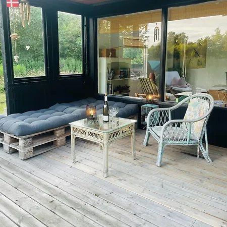 Uniquely Decorated In Hou Hals